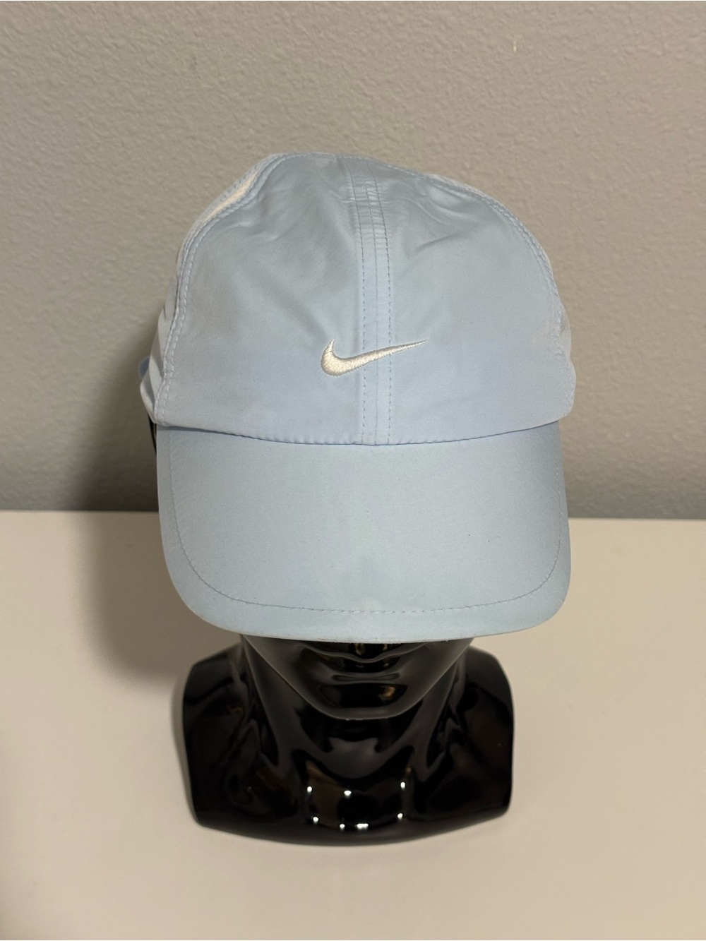 Nike Dri-FIT Featherlight Performance Running/Tennis Cap light blue adjustable